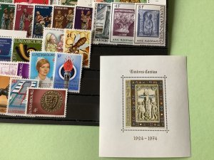 Luxembourg 1972-74 mint never hinged stamps  Ref A604