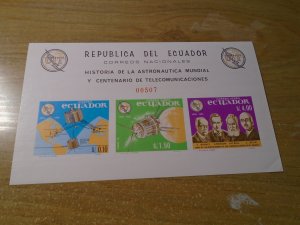 Astronomy /  Space :  Ecuador  #  748Eg + imperf   MNH