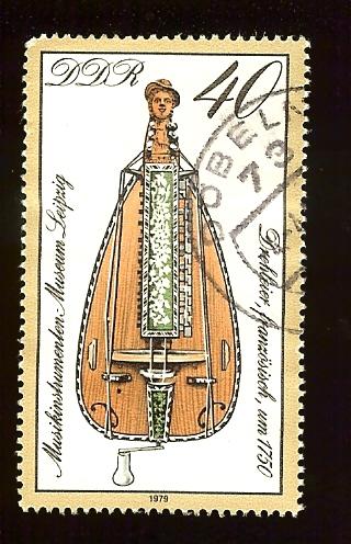 Germany DDR 2033 40pf French Barrel Lyre used