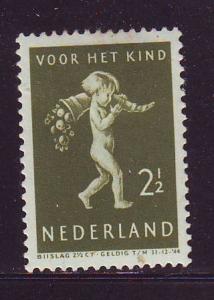 Netherlands Sc B119 1939 2 1/2c Child Welfare stamp mint