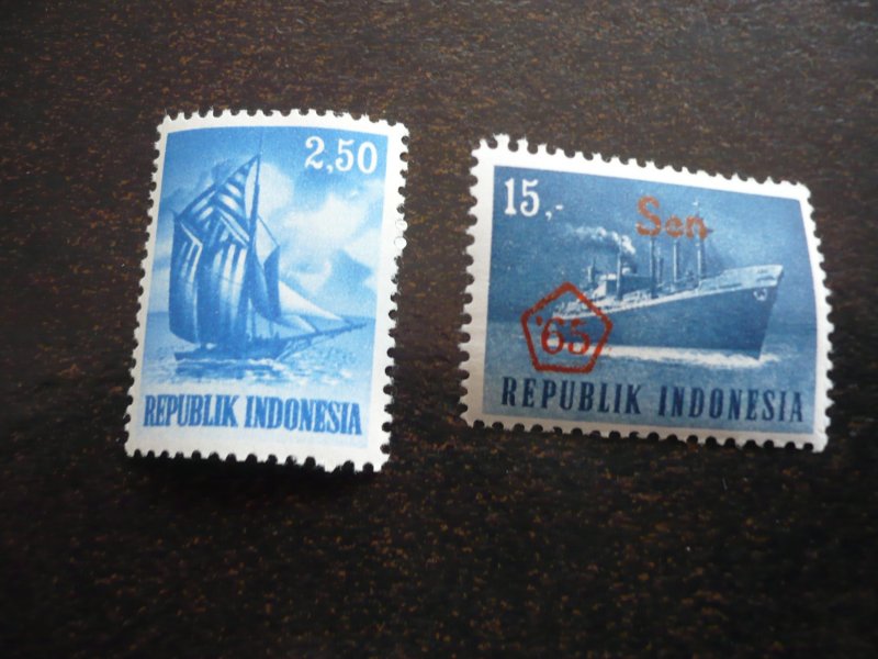 Stamps - Indonesia - Scott# 630, 662 - Mint Never Hinged Part Set of 2 Stamps