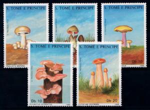 [68745] Sao Tome & Principe 1988 Mushrooms Pilze Champignons  MNH