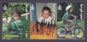2001 Mongolia 3333-3335strip Children and sport / Chess 9,00 €