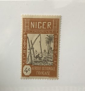 Niger 1926  Scott 32  MH - 4c, drawing water from well