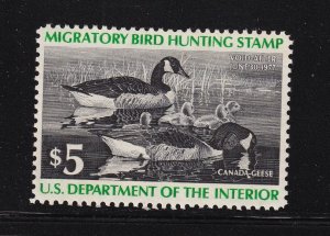 1976 Federal Duck Stamp Sc RW43 MHR single stamp (B1