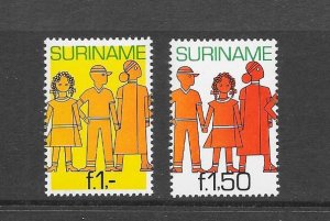 SURINAME -  CLEARANCE #572a-b  YOUTH  MNH