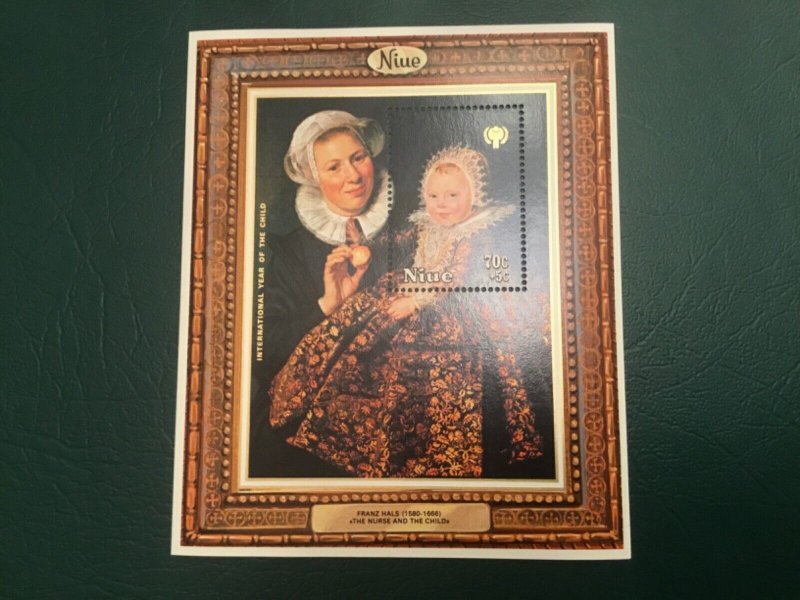 ICOLLECTZONE NIue B8-11 VF NH Year of the Child Semi Postal Set