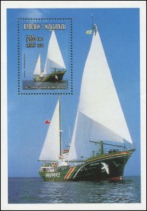 Malagasy Republic/Madagascar 1996 Sc 1345 Bird Dove Boat Greenpeace CV $5.50