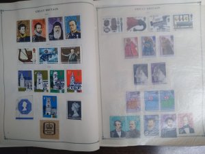 collection on pages Great Britain 1970-79 HX: CV $214