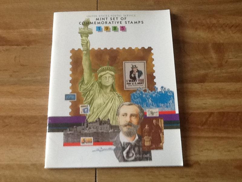 United States, 1985 Commerative Year Set Stamps Mounted, **MNH**