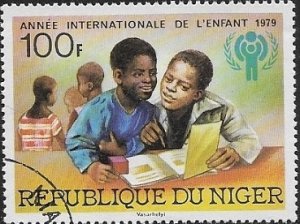 1979 Niger  Children Reading Books  SC#470 Used