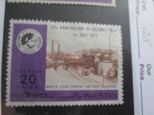 Pakistan #304 used  2022 SCV = $0.25