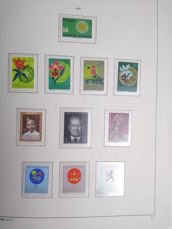 *** PRICE SLASHED!! *** collection in album Liechtenstein 1960-93 CV $600