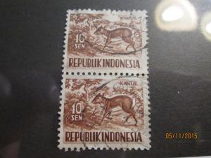 Indonesia #425 used pair