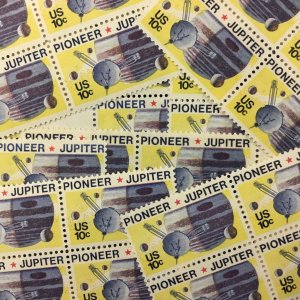 1556    Space   Pioneer-Jupiter    25  MNH  10 cent. plate blocks   Issued  1975