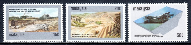 Malaysia - Scott #123-125 - MNH - Crease UR corner #125 - SCV $10