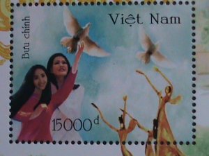 ​VIETNAM-2000-SC#3009 HANOI 990TH ANIVERSARY MNH  S/S -RARE VERY FINE LAST ONE