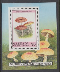 Grenada Grenadines 1087 Mushrooms Souvenir Sheet MNH VF