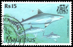 Mauritius 920 - Used - 15r Blacktail Reef Shark (2000) (cv $2.15)
