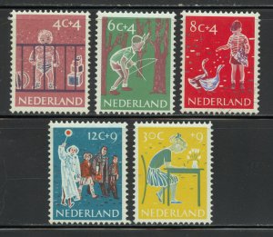 Netherlands Scott B336-40 Unused HOG - 1959 Child Welfare S/Ps - SCV $6.15