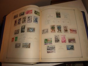 Scott international Vol 4 like new 900 stamps