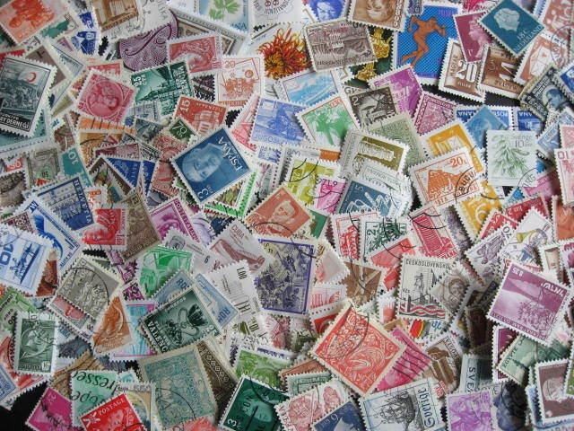 Worldwide packet 2000 different stamps, worth checking this group out!
