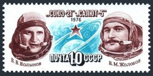 Russia 4475 two stamps, MNH. Mi 4514. Exploits of Soyuz 21, Salyut space station