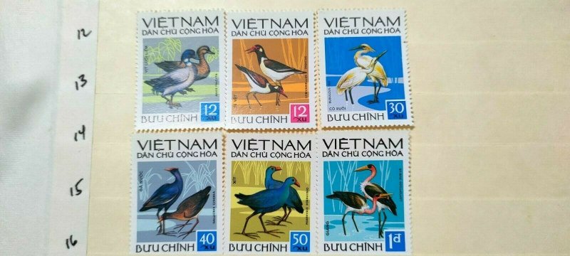 VIETNAM 1972 BIRDS IN FINE MINT CONDITION. 