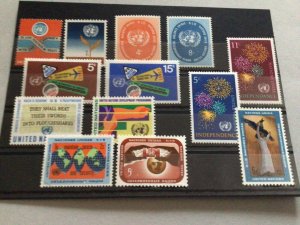 United Nations mint never hinged  vintage stamps Ref 65593