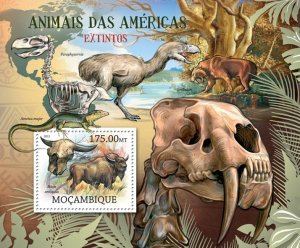 MOZAMBIQUE - 2012 - Endangered Amer. Animals - Perf Souv Sheet-Mint Never Hinged