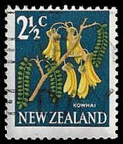 New Zealand #385 Used; 2 1/2c Kowhai Flower (1967)