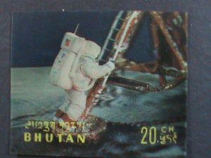 ​BHUTAN-3D RETURN TO SPACE SHIP MINT 3D STAMP VERY FINE WE SHIP TO WORLD WIDE
