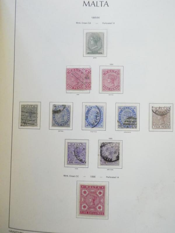 EDW1949SELL : MALTA Almost Cplt Mint & Used collection in beautiful Light House