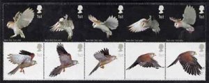 Great Britain 2003 Birds of Prey set of 10 in se-tenant b...