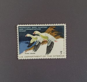 RW44, Pair of Ross' Geese, Mint OGNH, CV $30.00