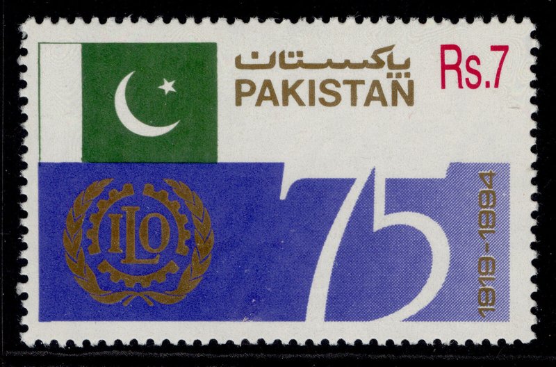 PAKISTAN QEII SG914, 1994 7c 75th anniv of intl labour, NH MINT. 