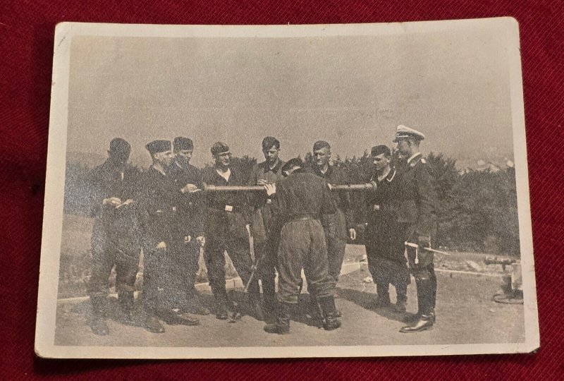 LUFTWAFFE OFFICER w DAGGER RANGE FINDER Wartime Military photo WW2 WWII German