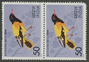India 657 ** mint NH pair bird (2112 77)