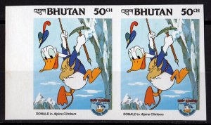 Bhutan 1984 Sc#465 Disney Donald in Alpine Climbers PAIR IMPERFORATED MNH