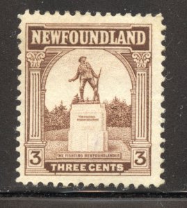 Newfoundland Scott 133 Unused LHNG - 1923 War Memorial, St Johns - SCV $2.25