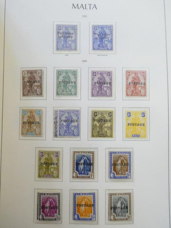 EDW1949SELL : MALTA Almost Cplt Mint & Used collection in beautiful Light House