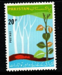 PAKISTAN SG393 1975 TREE PLANTING YEAR MNH