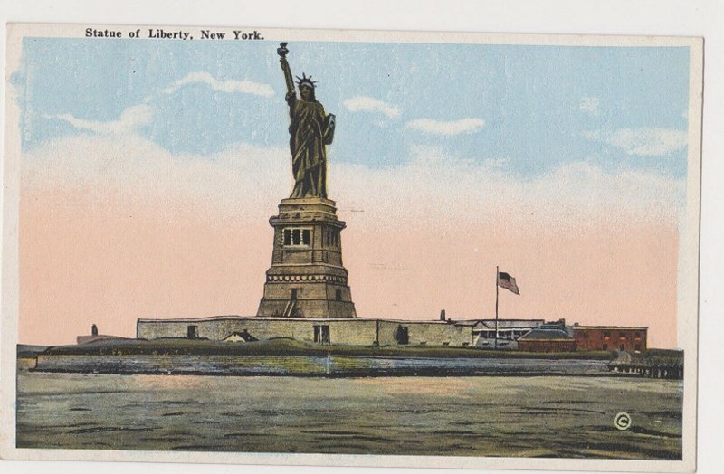 4 Different Unused Postcards of New York City Monuments