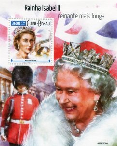 Guinea-Bissau 2015 QUEEN ELIZABETH II s/s Perforated Mint (NH