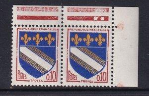 France #1041  MNH  1962  Arms  10c  pair