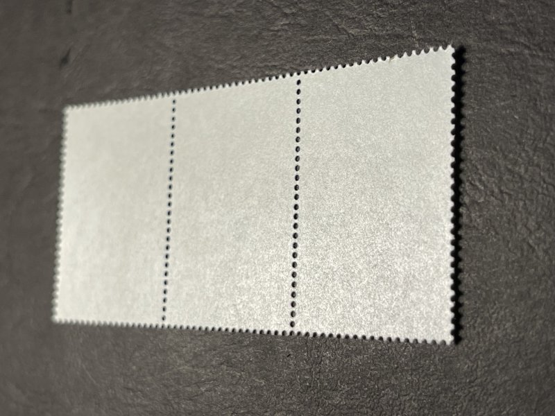 AUSTRALIAN ANTARCTIC TER. # L56--MNH-GUTTER PAIR---1983