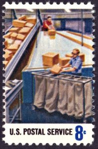 SC#1492 8¢ Postal Employees: Parcel Post Sorting Single (1973) MNH