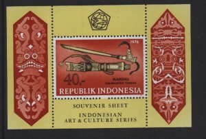 Indonesia  #983a MNH  1976 historic daggers sheet 40r  perforated