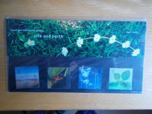 April 2000 Life & Earth Presentation Pack (Pack No 310) Cat £7 Under Face Val