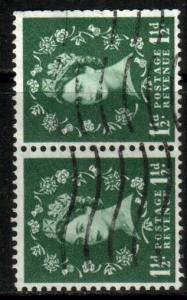 GB Scott 355 - SG572b, 1958 Sideways Crowns 1.1/2d Pair used